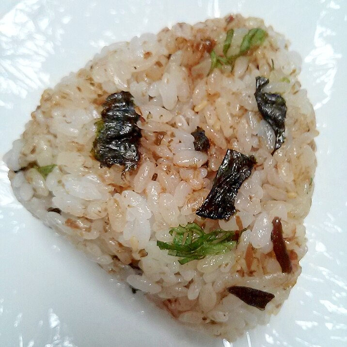 おかか しそ 塩昆布 海苔のおにぎり レシピ 作り方 By ぐっち1618 楽天レシピ おかか しそ 塩昆布 海苔のおにぎり レシピ 作り方 By ぐっち1618 楽天レシピ